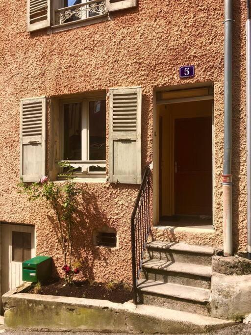 Charmant Logement & Terrasse Au Centre Historique Saint-Claude Luaran gambar